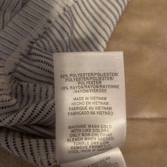 Jones New York Small Multi-Color Cap Sleeve V-Neck Knit Top - EUC - Picture 5 of 5